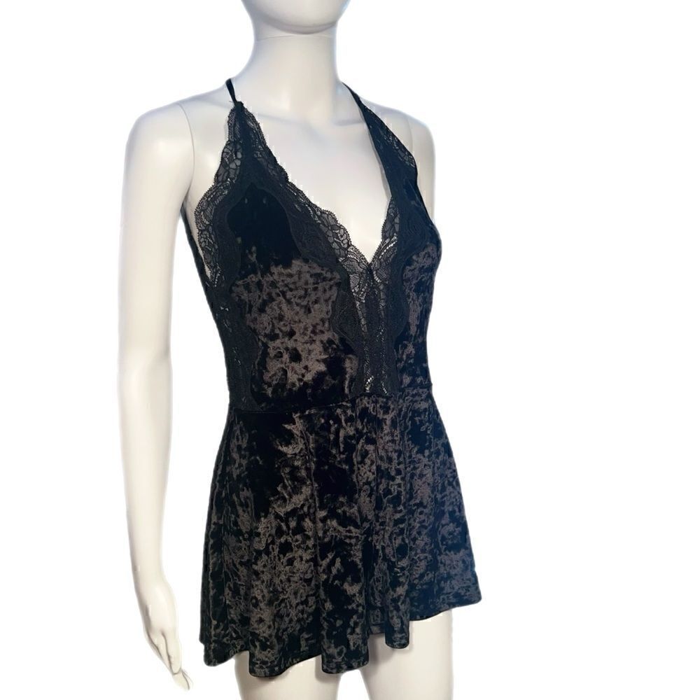 Express Black Velvet Romper NWT - Picture 8 of 15